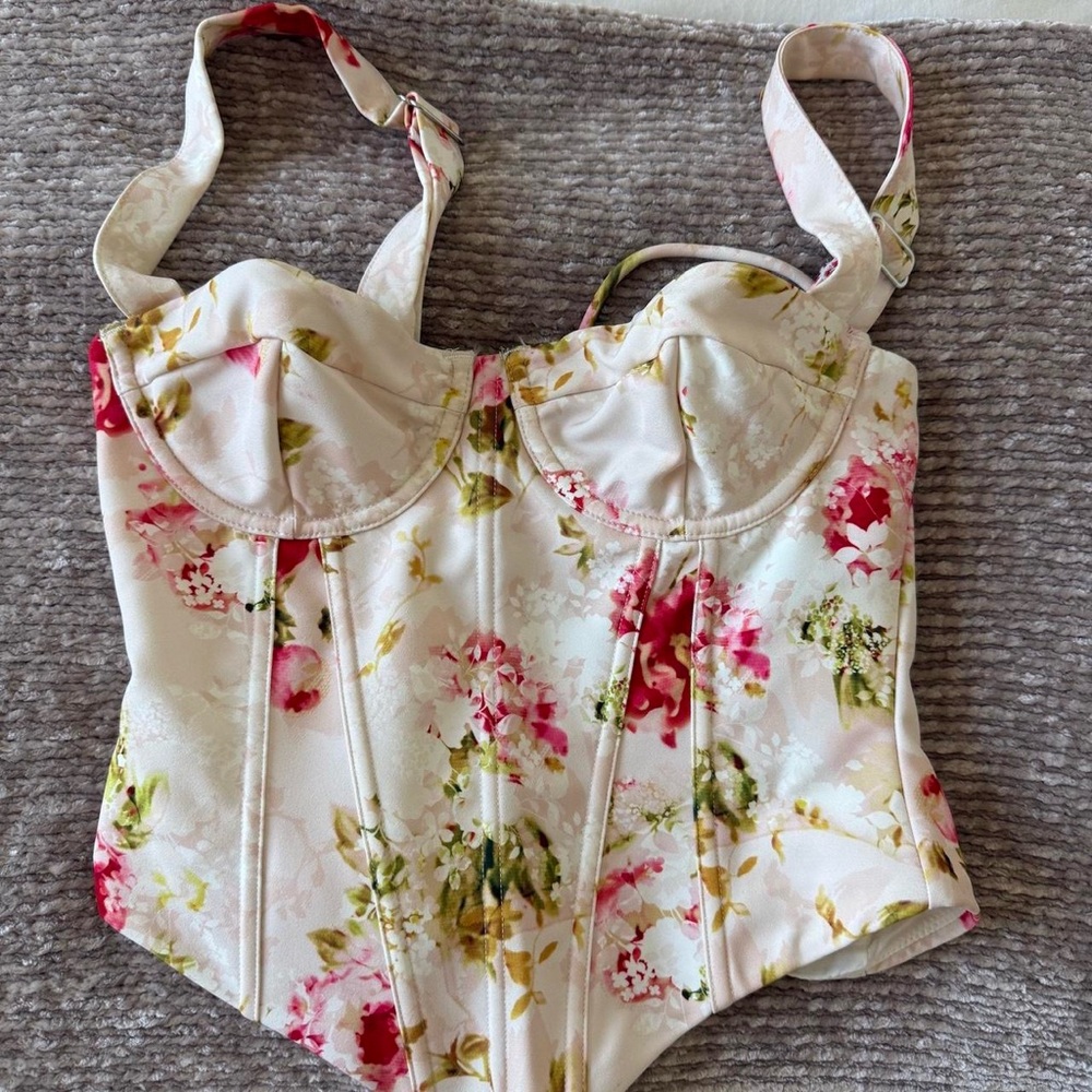 White Fox Boutique Floral Crop Top